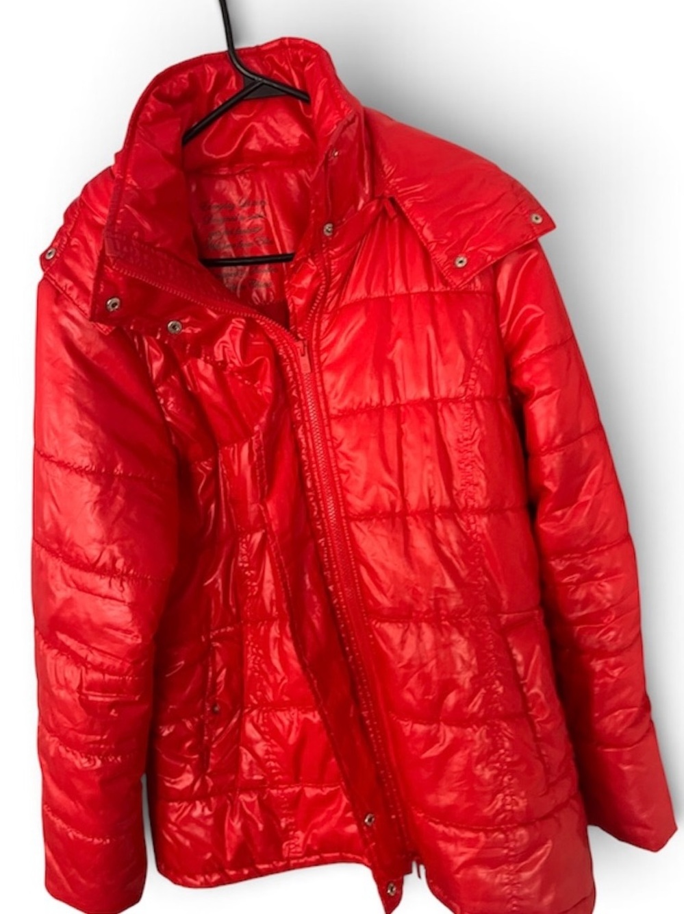 Men's and women's Red Quilted Puffer Jacket - Classic Warmth